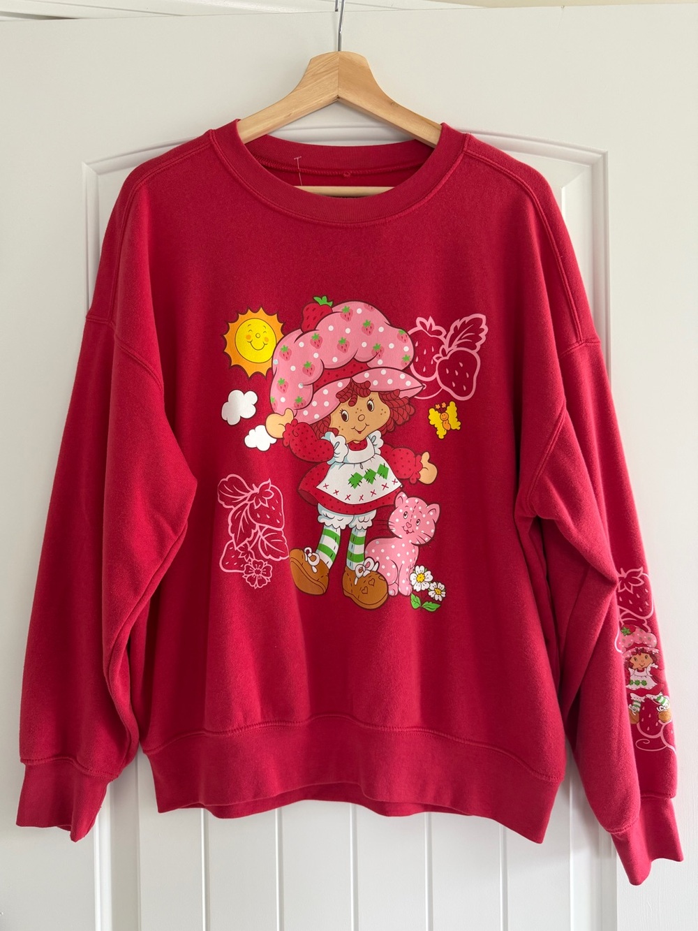 Strawberry Shortcake Vibrant Red Graphic Sweatshirt Size M Y2K 90s Nostalgia